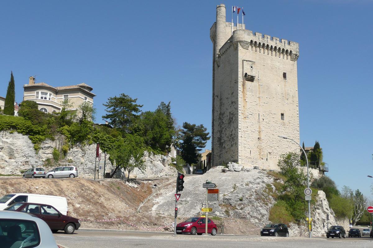 Tour Philippe le Bel (Villeneuve-lès-Avignon, 1300)  Structurae